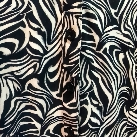 Stylish Black and White Patterned Dress - Picture 9 of 11